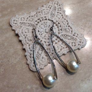 Pearl earrings. Fun design
