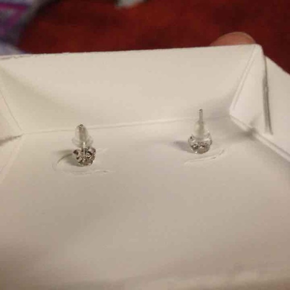 Brand new sterling silver square earrings - Picture 3 of 3