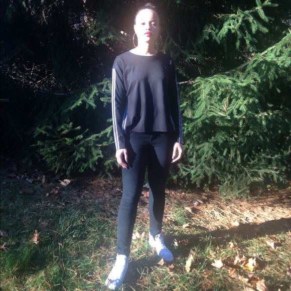 Black long sleeved casual shirt