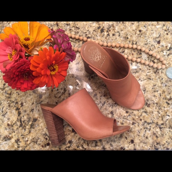 Vince Camuto tan leather peep toe heels 6.5
