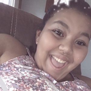 Meet your Posher, Larissa