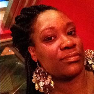 Meet your Posher, Monique