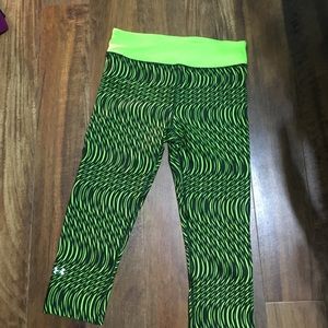 Under armour athletic compression crop pants