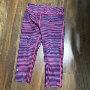 Under armour compression crop pants
