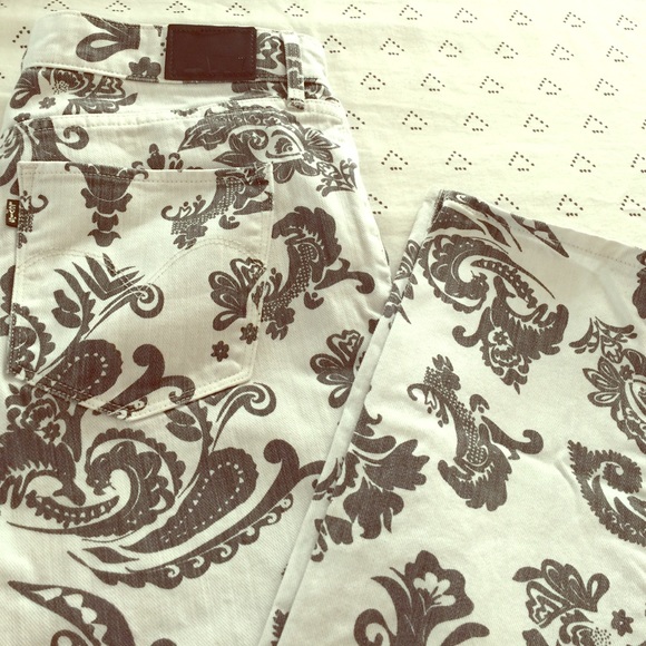 Levi printed skinny jeans.