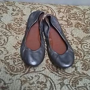EUC Leather  Lucky Brand Pewter Ballet flats 6-6.5