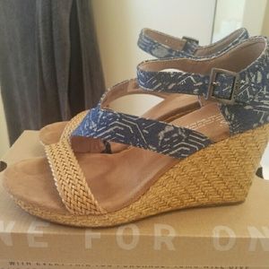 Tom's Clarissa Blue Batik Wrapped Wedge