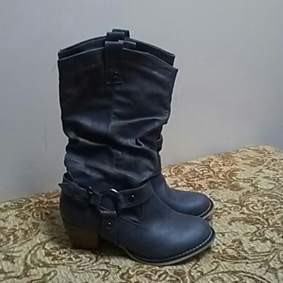 EUC gray faux leather heeled boots Refresh brand 7