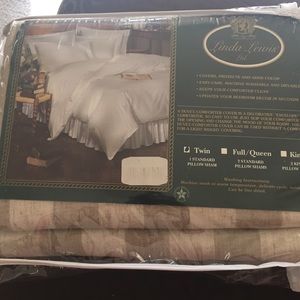 Twin Duvet/Comforter. New. One pillow sham.