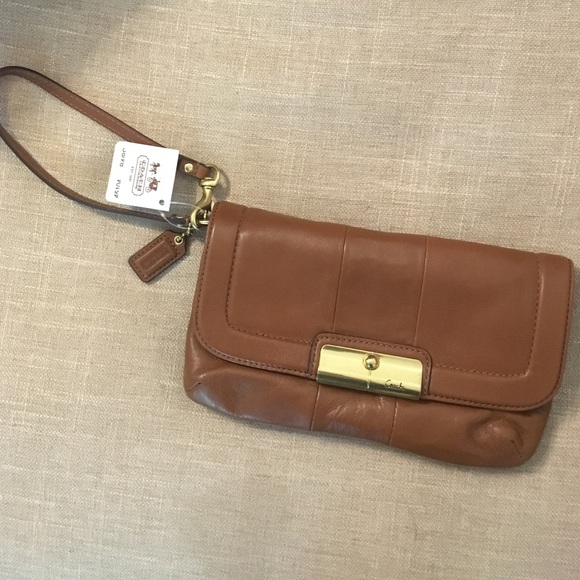 Coach Wristlet Clutch Tan Leather