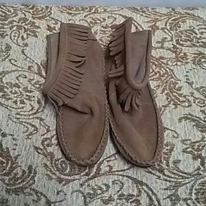 NWOT Authentic fringed leather/suede moccasins 36