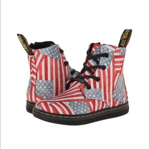 🇺🇸Dr. Martens youth American Flag laced boot!