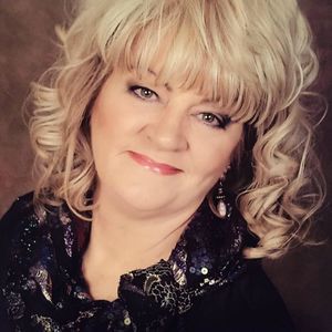 Meet your Posher, Carolyn