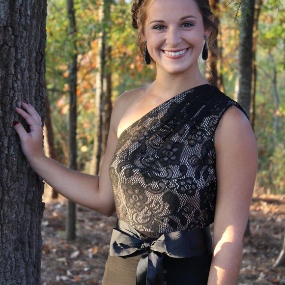 Formal dress - Picture 2 of 3