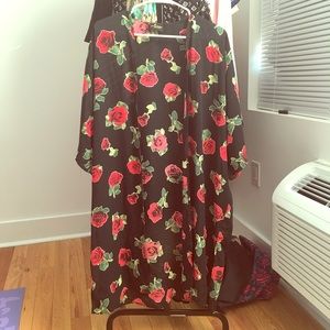 Boutique brand kimono red roses