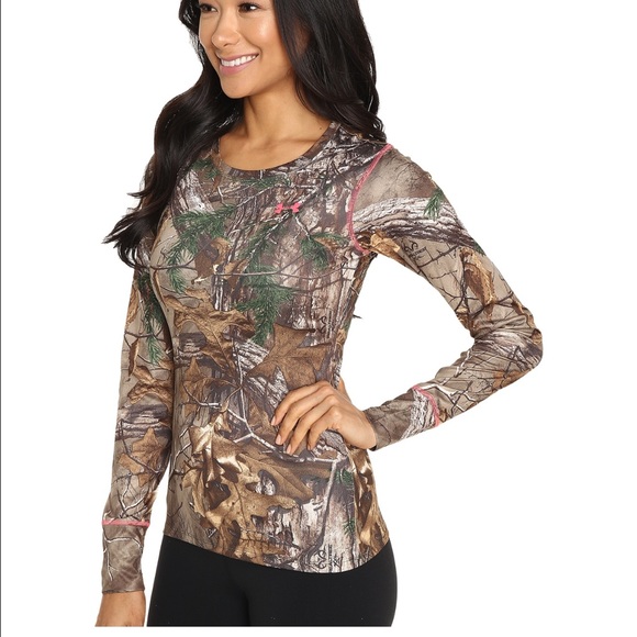 Under Armour Camo long sleeve top🌻