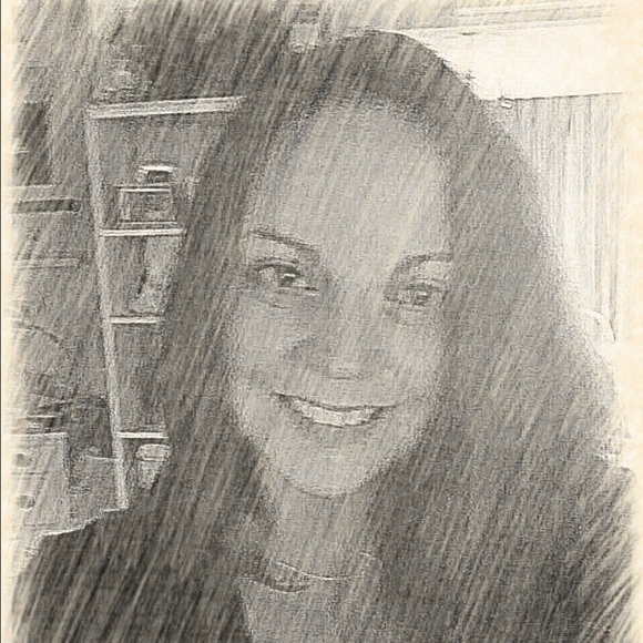 Meet your Posher, Melissa - Picture 2 of 2