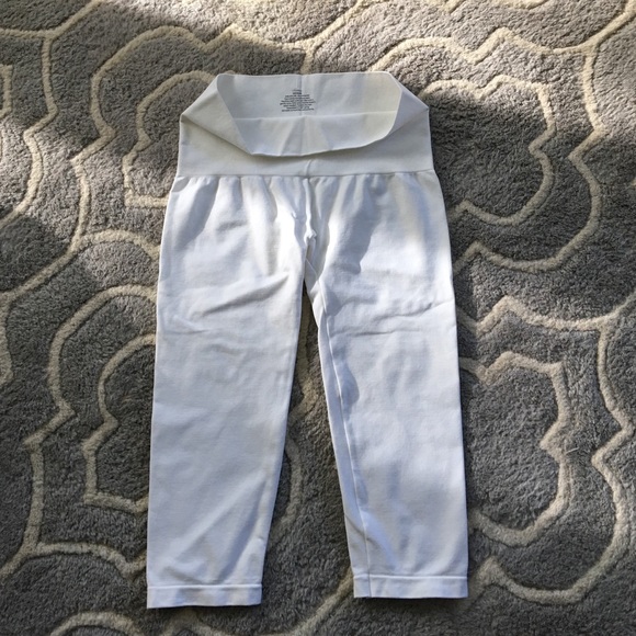 White Soma spandex leggings, Capri-length. NWOT