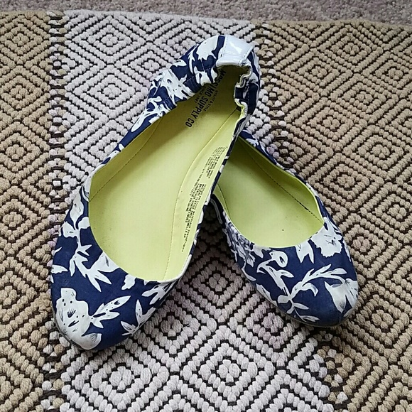 SALE🎉 Mossimo Supply Co. Flats