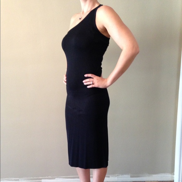 Little black dress. Sexy one shoulder - Picture 2 of 4