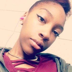 Meet your Posher, Kendra