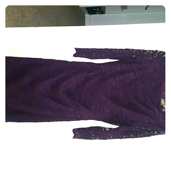A pea in the pod maternity gown