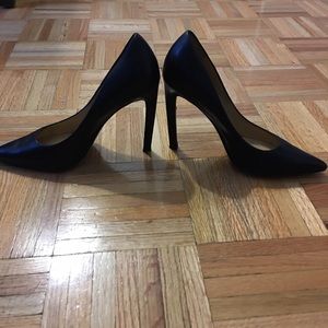 Theory Pointy Pumps