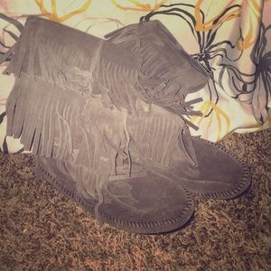 Minnetonka fringe boots. Size 8 women's.