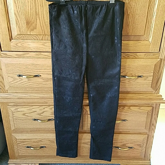 Small black leggings with front zipper - Picture 1 of 3