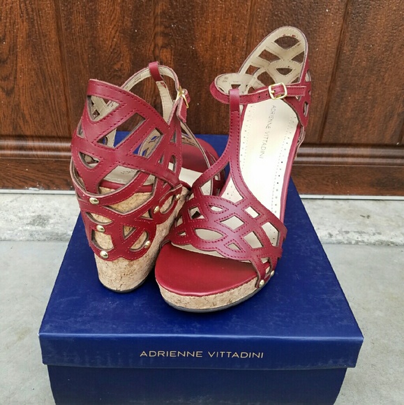 Beautiful Adrienne Vittadini Wedges - Picture 3 of 6