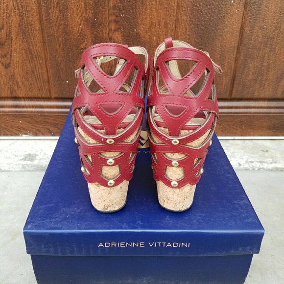 Beautiful Adrienne Vittadini Wedges - Picture 5 of 6