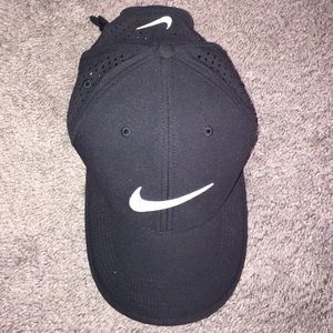 Black golf Nike hat