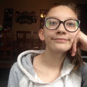 Meet your Posher, Alexia