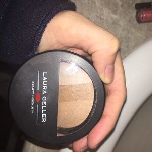 Highlight/ eyeshadow