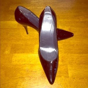 Stuart Weitzman Black Patent Leather Pump