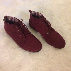 Maroon booties