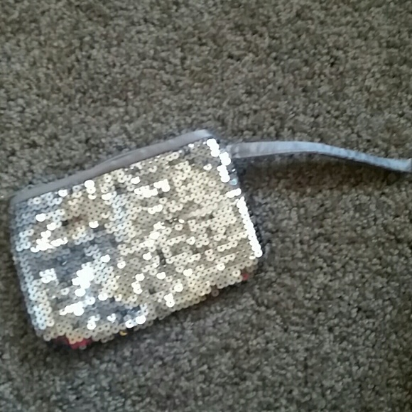 Candie's sequin silver wristlet - Picture 4 of 4