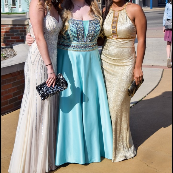 Gold prom dress - Picture 2 of 4