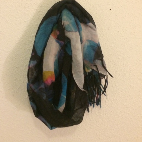 Multi colored fashion scarf