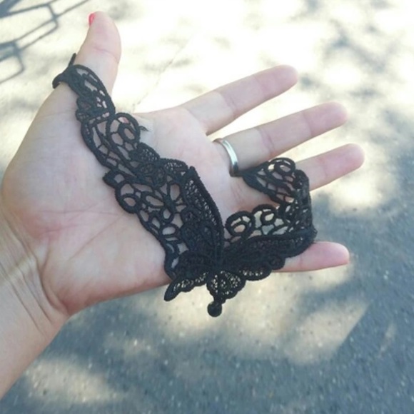 (R1) Butterfly Choker - Picture 3 of 4