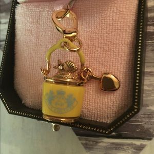 Juicy couture charm sand pale