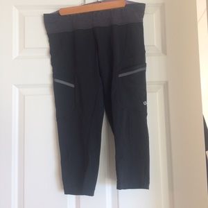 Lululemon Size 12 Cropped Leggings with Pockets