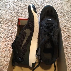 Nike women's flex experience RN 4