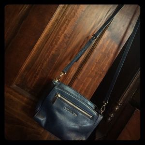 Micheal kors navy crossbody