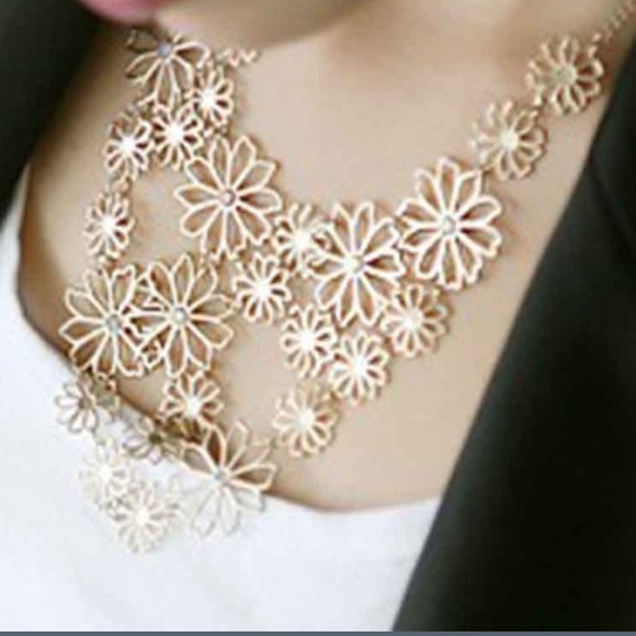 Flower Necklace - Picture 2 of 3