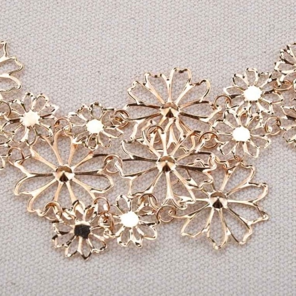 Flower Necklace - Picture 3 of 3