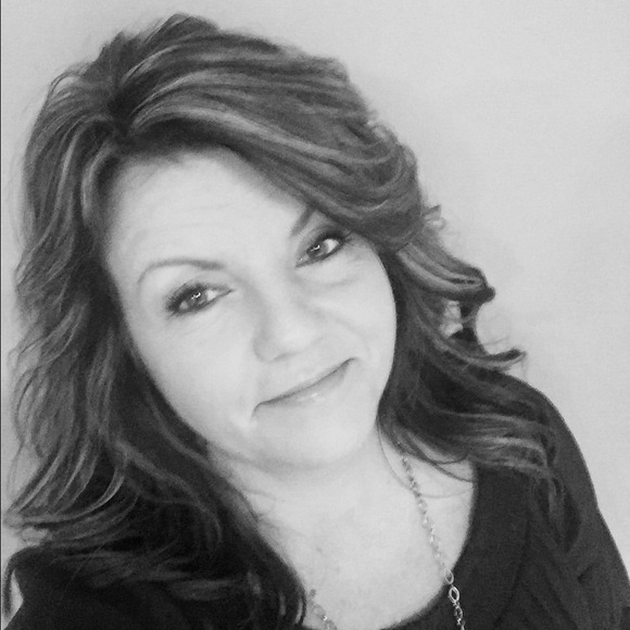 Meet your Posher, Sherri - Picture 3 of 4