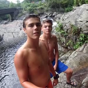 Meet your Posher, Garrett