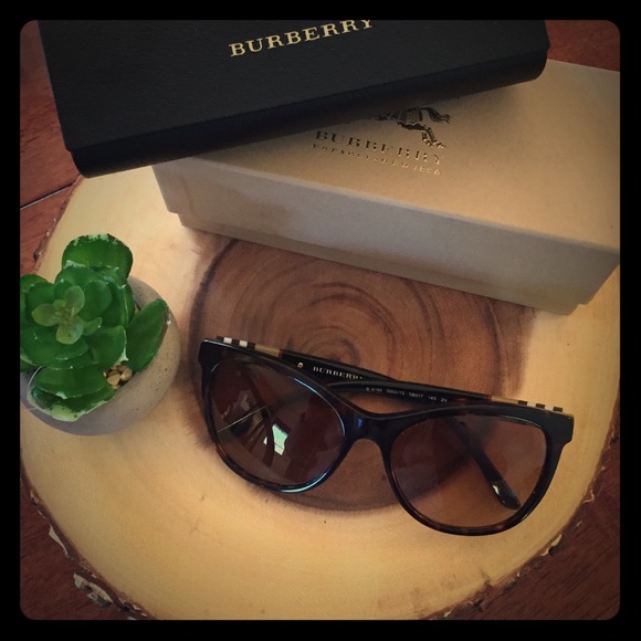 Burberry Accessories - Burberry Sunglasses