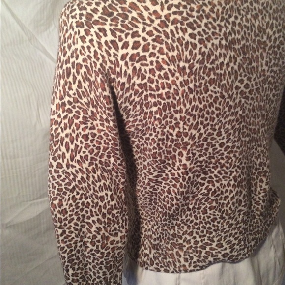 Leopardi Print Sweater. Soft and Plush - Picture 4 of 4